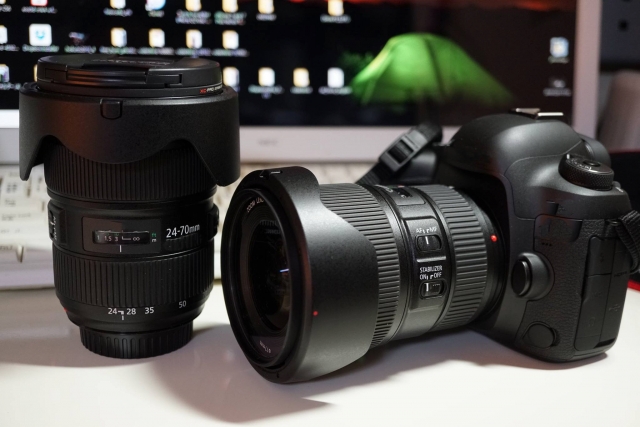 一眼レフカメラ